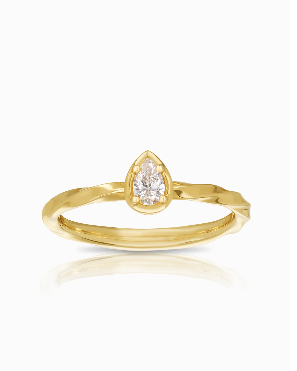 18k yellow gold ring with a twisted band and a 0.16ct pear-shaped diamond in a hybrid bezel-prong setting.