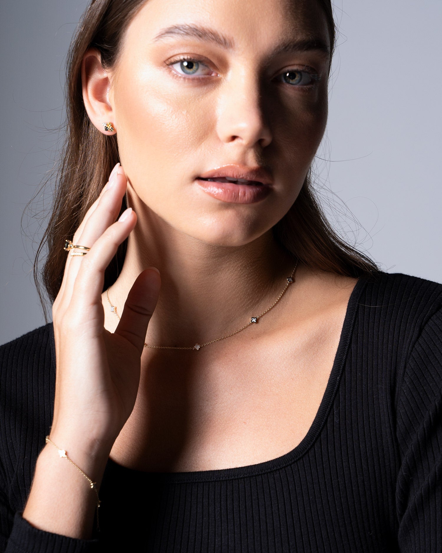 Fine Clover 'Mother of Pearl' Necklace on model Ellie Brinkman