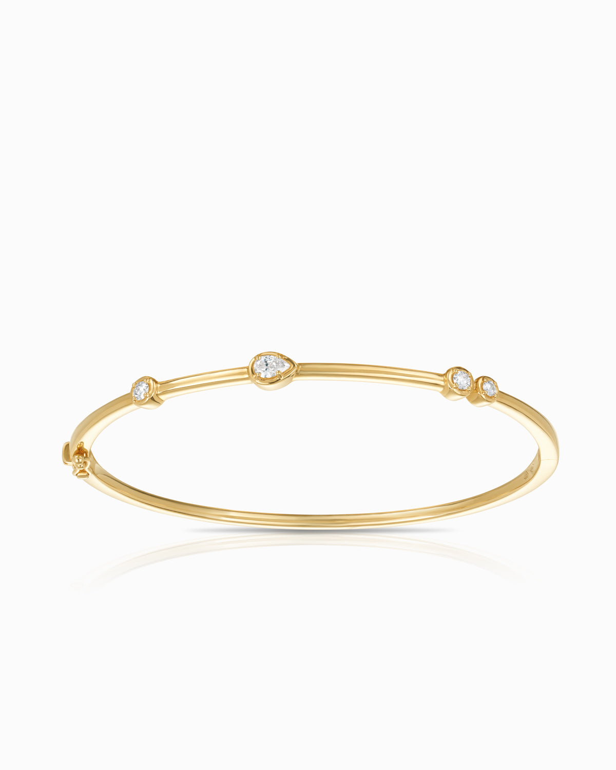 18k yellow gold bangle with a 0.15ct pear-cut diamond and three round diamonds in a hybrid setting.