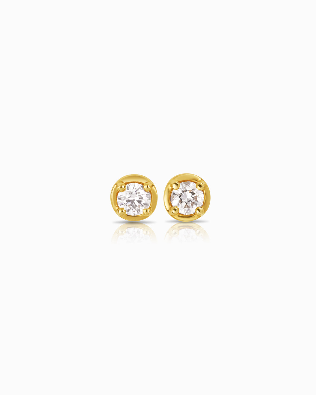 18k yellow gold diamond stud earrings with 0.28ct round brilliant diamonds in a hybrid claw-bezel setting.